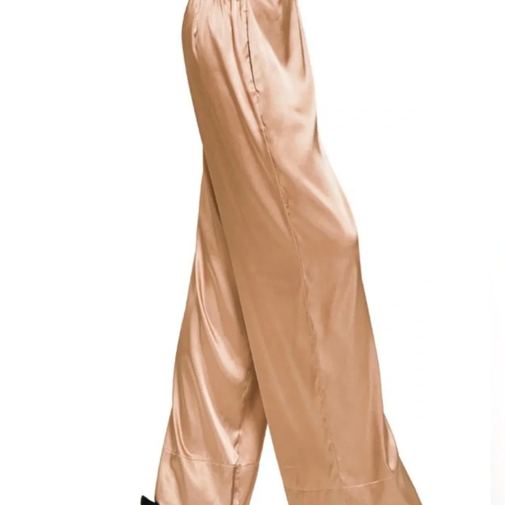 ✨ NWT Champagne Satin Wide-Leg Trousers – Luxe, Elegant & Effortlessly Chic ✨ - Picture 3 of 7